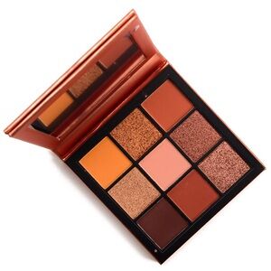 HUDA BEAUTY 
Nude Obsessions Eyeshadow Palette
Warm tones
